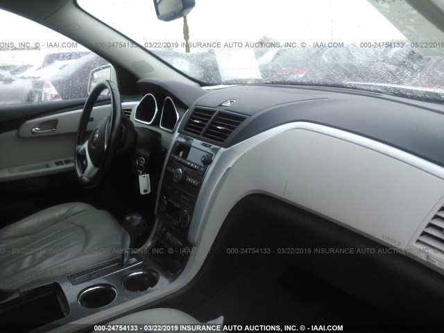 1GNKRLED6CJ307187 - 2012 CHEVROLET TRAVERSE LTZ WHITE photo 5