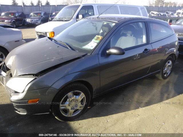 1FAFP31N37W193047 - 2007 FORD FOCUS ZX3/S/SE/SES GRAY photo 2