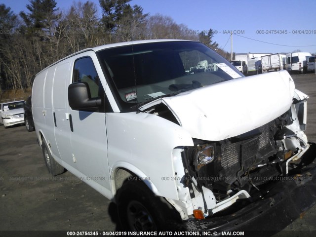 1GTZGFBG5A1101370 - 2010 GMC SAVANA G2500 WHITE photo 1