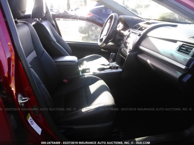 4T1BF1FKXEU821348 - 2014 TOYOTA CAMRY L/SE/LE/XLE 红色 照片 5