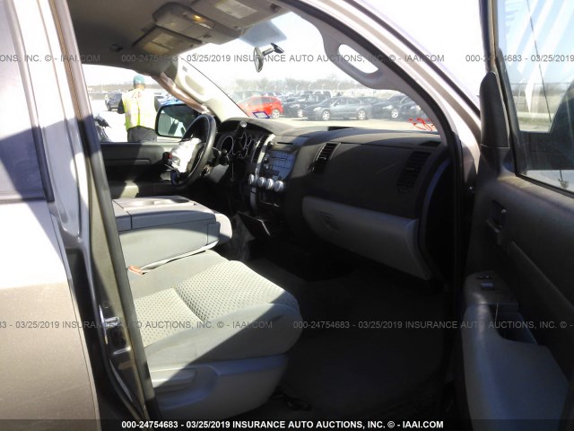 5TFRM5F18BX020693 - 2011 TOYOTA TUNDRA DOUBLE CAB SR5 GRAY photo 5