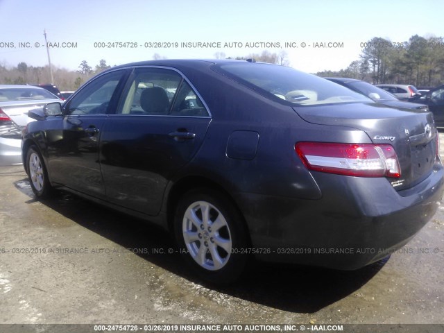 4T1BF3EK3BU672029 - 2011 TOYOTA CAMRY SE/LE/XLE GRAY photo 3