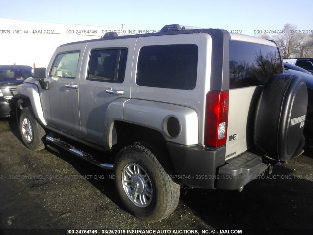 5GTDN136X68115166 - 2006 HUMMER H3 GRAY photo 3