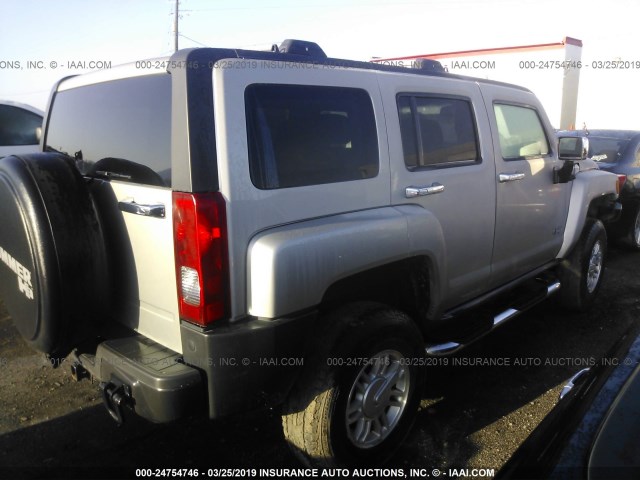 5GTDN136X68115166 - 2006 HUMMER H3 GRAY photo 4