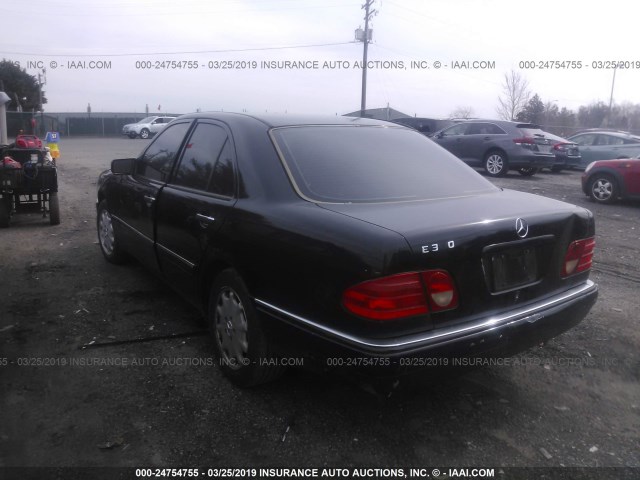 WDBJF65H0XA798846 - 1999 MERCEDES-BENZ E 320 BLACK photo 3