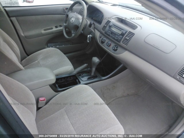 JTDBE32K340266516 - 2004 TOYOTA CAMRY LE/XLE Yaşıl foto 5