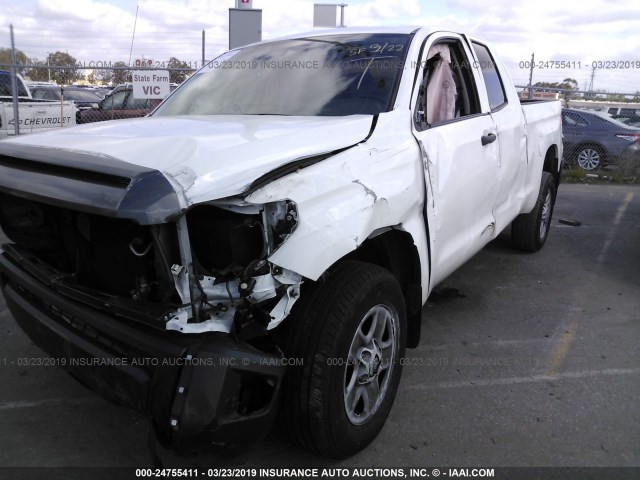 5TFRM5F11HX111734 - 2017 TOYOTA TUNDRA DOUBLE CAB SR/SR5 WHITE photo 6