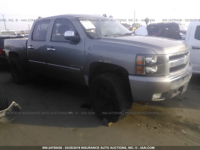 2GCEC13J971693639 - 2007 CHEVROLET SILVERADO C1500 CREW CAB SILVER photo 1