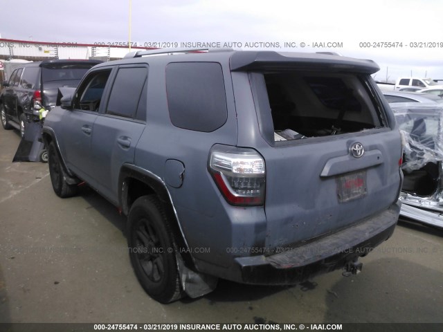 JTEBU5JR1J5608083 - 2018 TOYOTA 4RUNNER SR5 PREM/LTDL/TRAIL/TRD GRAY photo 3