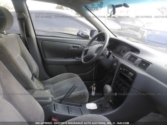 JT2BG22KXW0164257 - 1998 TOYOTA CAMRY CE/LE/XLE 黑色 照片 5