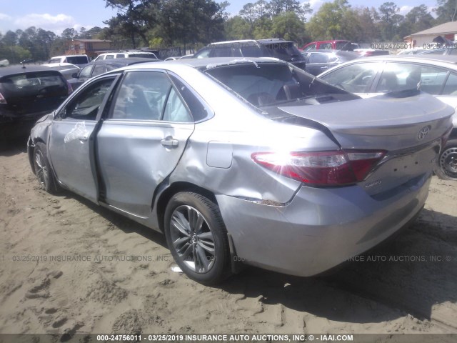 4T1BF1FK3GU225002 - 2016 TOYOTA CAMRY LE/XLE/SE/XSE 银色 照片 3