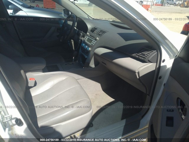 4T1BE46K48U739995 - 2008 TOYOTA CAMRY CE/LE/XLE/SE WHITE photo 5