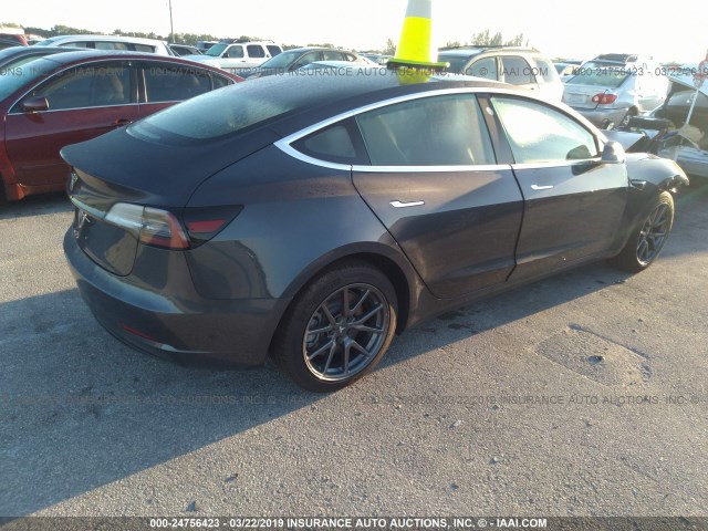 5YJ3E1EAXJF123796 - 2018 TESLA MODEL 3 GRAY photo 4