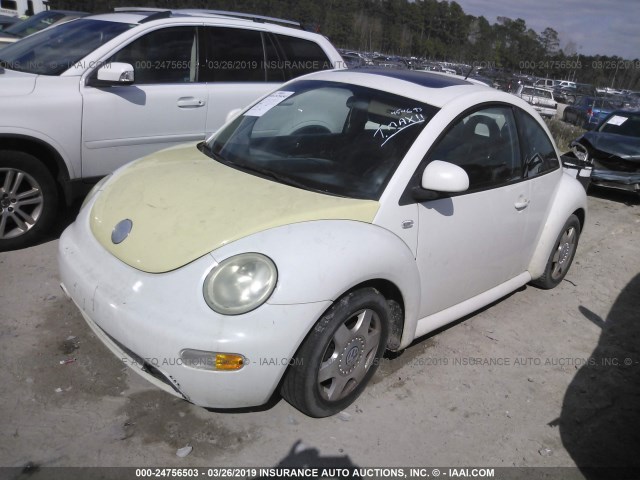 3VWDD21C1YM454693 - 2000 VOLKSWAGEN NEW BEETLE GLX WHITE photo 2