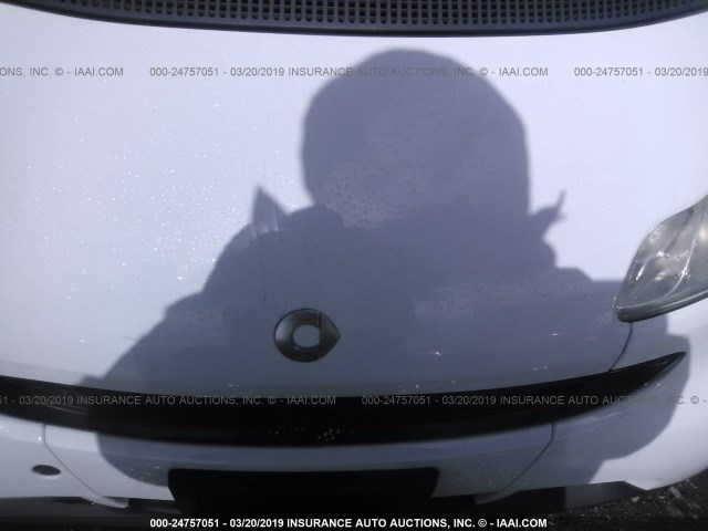 WMEEJ31X28K153075 - 2008 SMART FORTWO PURE/PASSION WHITE photo 10