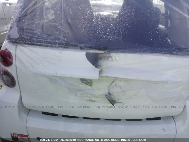 WMEEJ31X28K153075 - 2008 SMART FORTWO PURE/PASSION WHITE photo 6