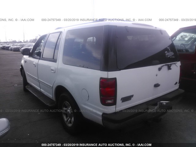 1FMRU15W42LA05083 - 2002 FORD EXPEDITION XLT WHITE photo 3