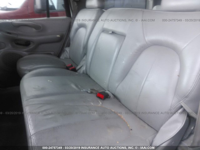 1FMRU15W42LA05083 - 2002 FORD EXPEDITION XLT WHITE photo 8