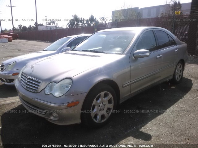 WDBRF61J25A717905 - 2005 MERCEDES-BENZ C 240 GRAY photo 2