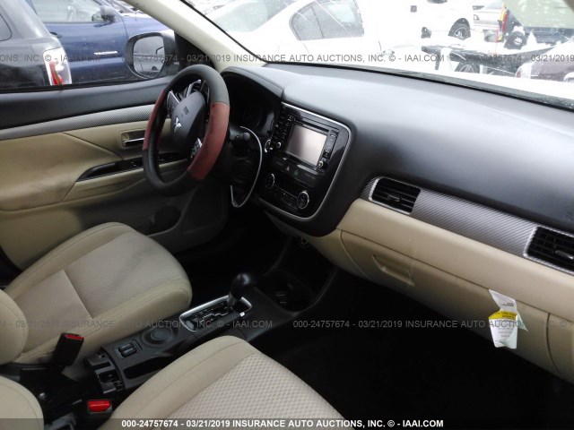 JA4AD3A38GZ056559 - 2016 MITSUBISHI OUTLANDER SE/SEL WHITE photo 5