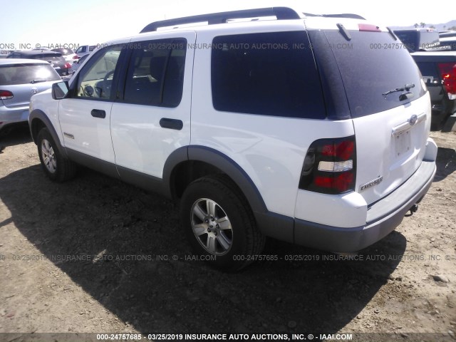 1FMEU63E76UB71474 - 2006 FORD EXPLORER XLT WHITE photo 3