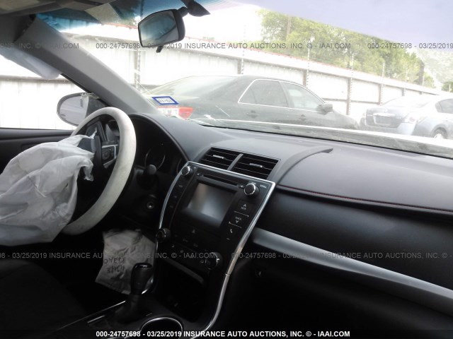 4T1BF1FK8GU217784 - 2016 TOYOTA CAMRY LE/XLE/SE/XSE WHITE photo 5