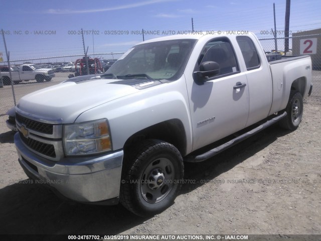 1GC2KVCB4DZ306780 - 2013 CHEVROLET SILVERADO K2500 HEAVY DUTY WHITE photo 2