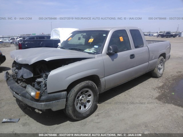 1GCEC19X15Z115373 - 2005 CHEVROLET SILVERADO C1500 SILVER photo 2