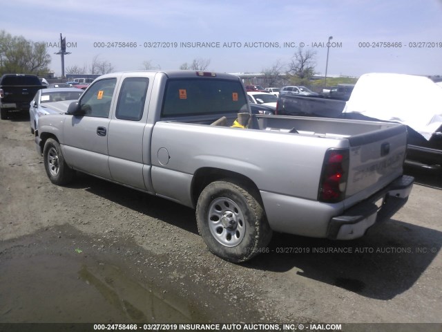 1GCEC19X15Z115373 - 2005 CHEVROLET SILVERADO C1500 SILVER photo 3