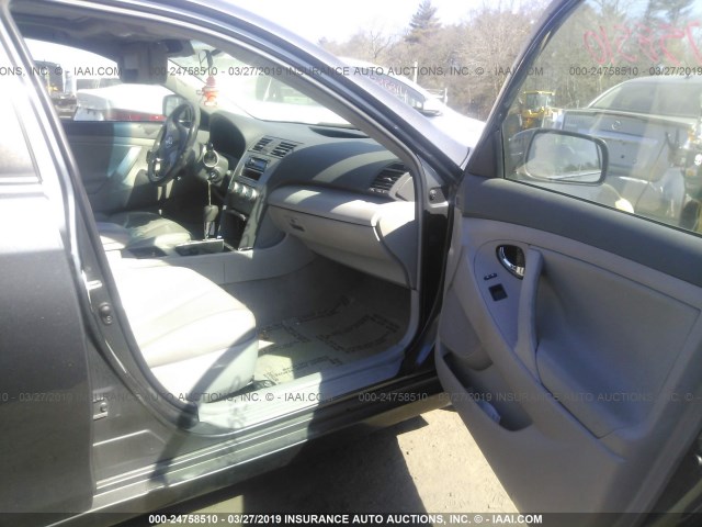 4T4BE46K78R021086 - 2008 TOYOTA CAMRY CE/LE/XLE/SE GRAY photo 5