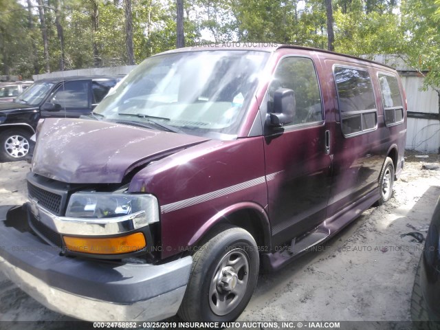 1GBFG15X141229602 - 2004 CHEVROLET EXPRESS G1500  PURPLE photo 2