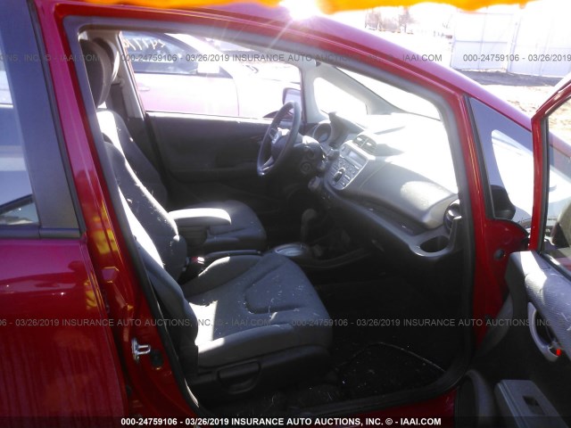 JHMGE8H26AS000643 - 2010 HONDA FIT RED photo 5