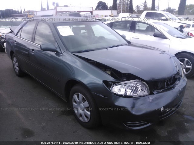 JTDBE32KX20112558 - 2002 TOYOTA CAMRY LE/XLE/SE GREEN photo 1