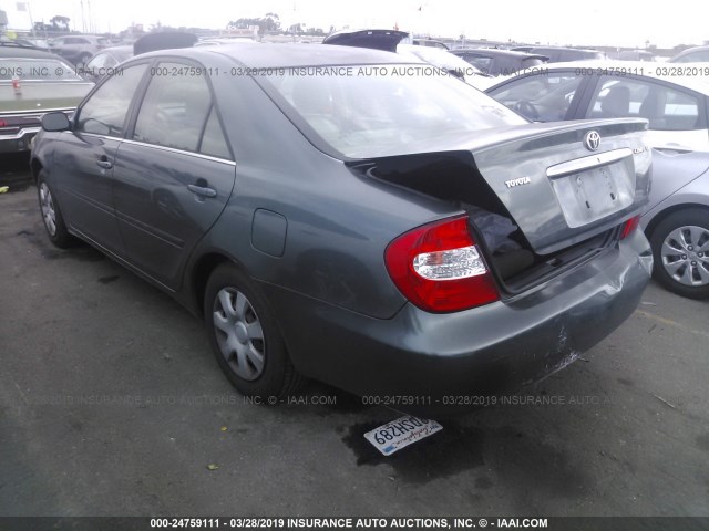 JTDBE32KX20112558 - 2002 TOYOTA CAMRY LE/XLE/SE GREEN photo 3