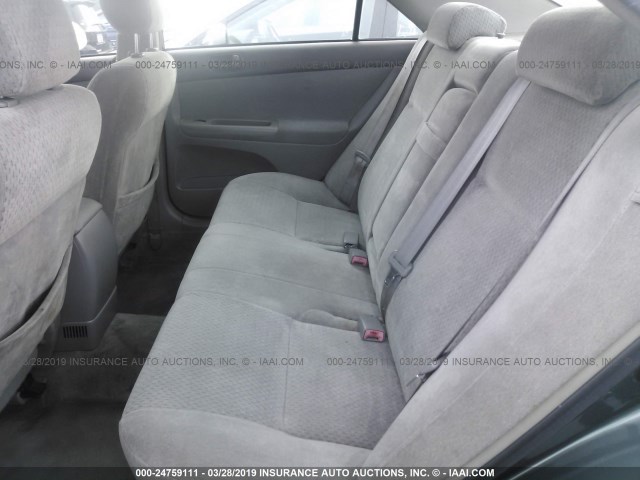 JTDBE32KX20112558 - 2002 TOYOTA CAMRY LE/XLE/SE GREEN photo 8