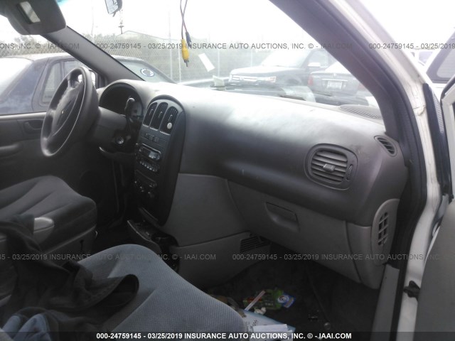 1C4GJ25B31B151910 - 2001 CHRYSLER VOYAGER WHITE photo 5