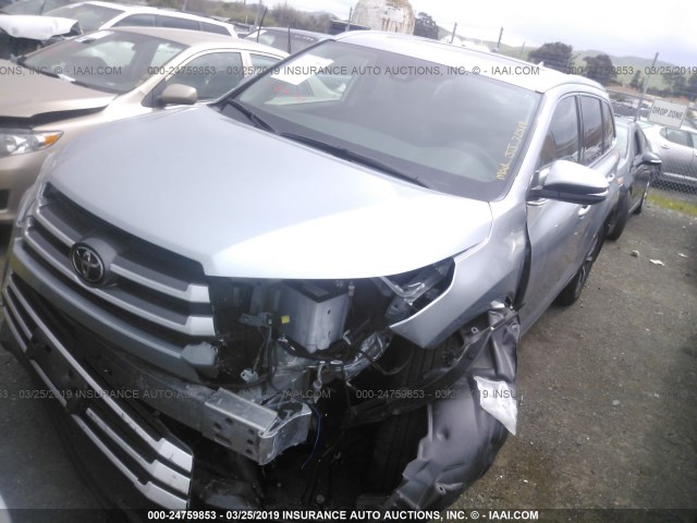 5TDJZRFH4JS533527 - 2018 TOYOTA HIGHLANDER SE/XLE SILVER photo 2