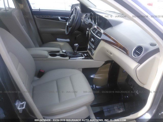 WDDGF4HB3DR266873 - 2013 MERCEDES-BENZ C 250 GRAY photo 5