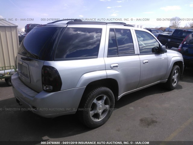 1GNDT13SX62122946 - 2006 CHEVROLET TRAILBLAZER LS/LT SILVER photo 4