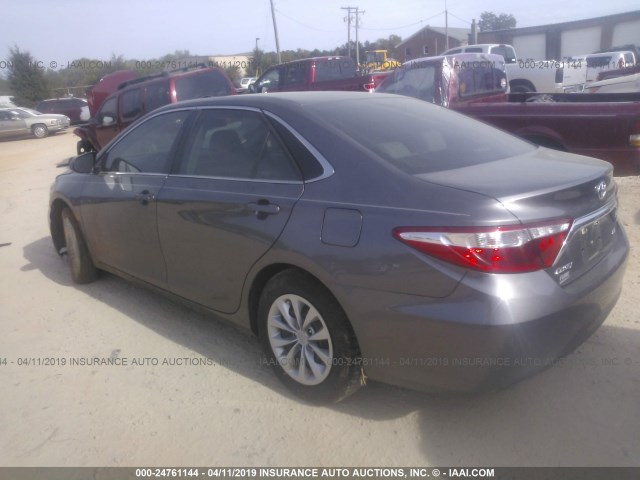4T1BF1FK2HU454479 - 2017 TOYOTA CAMRY LE/XLE/SE/XSE GRAY photo 3