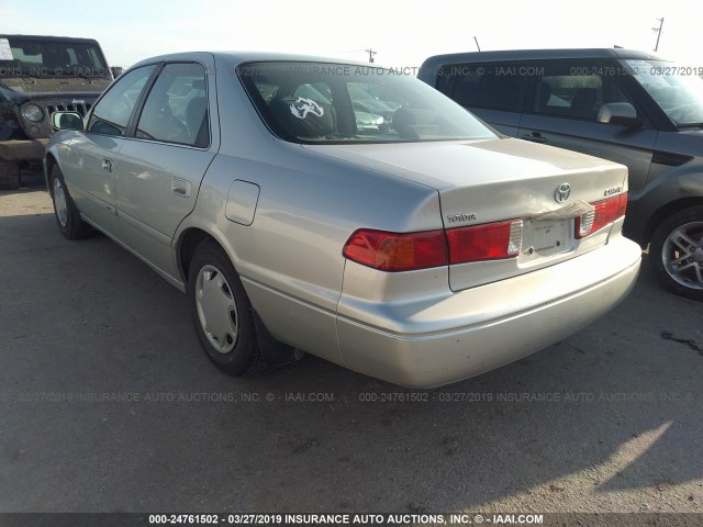 4T1BG22K9YU693374 - 2000 TOYOTA CAMRY CE/LE/XLE SILVER photo 3