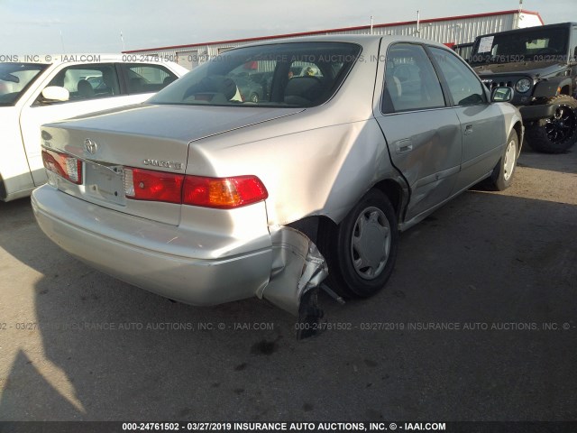 4T1BG22K9YU693374 - 2000 TOYOTA CAMRY CE/LE/XLE SILVER photo 4