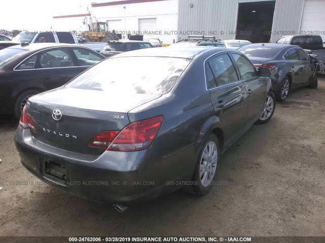 4T1BK36BX8U306555 - 2008 TOYOTA AVALON XL/XLS/TOURING/LIMITED GRAY photo 4