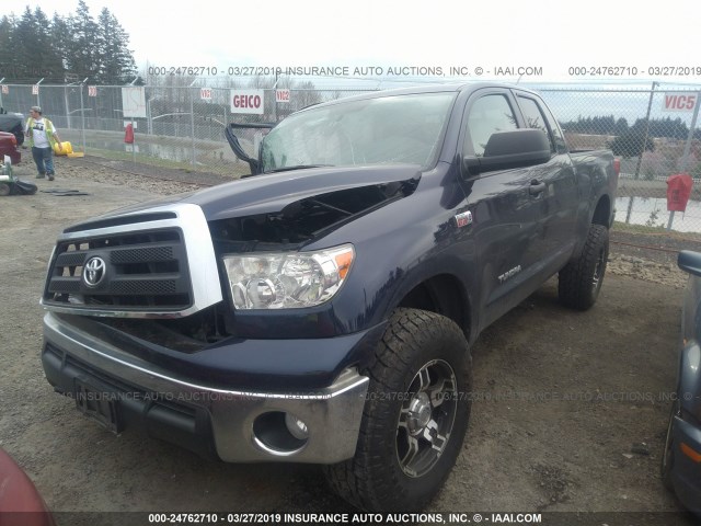 5TFUY5F16AX135113 - 2010 TOYOTA TUNDRA DOUBLE CAB SR5 Dark Blue photo 2