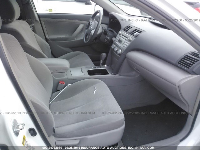 4T1BF3EK3AU552360 - 2010 TOYOTA CAMRY SE/LE/XLE WHITE photo 5
