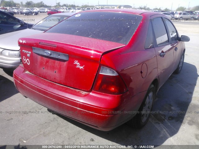 1FAFP34N97W205620 - 2007 FORD FOCUS ZX4/S/SE/SES RED photo 4