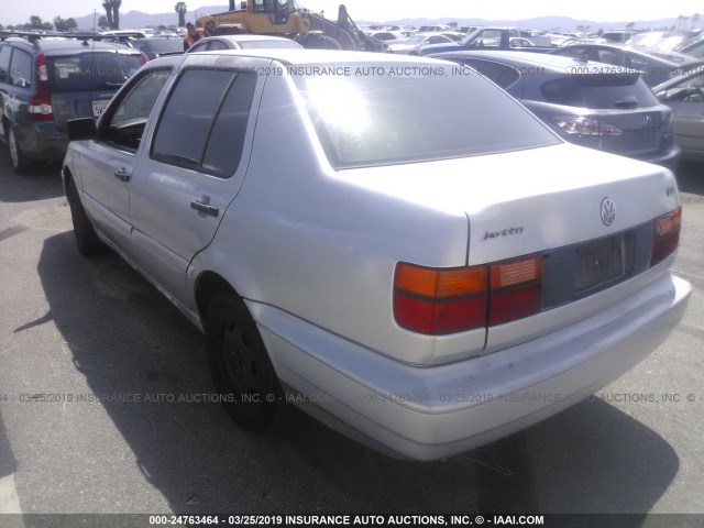 3VWRB81H2WM241534 - 1998 VOLKSWAGEN JETTA GL SILVER photo 3