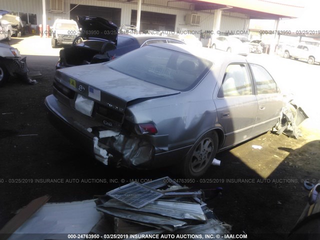 JT2BF28K9X0229546 - 1999 TOYOTA CAMRY LE/XLE 银色 照片 4