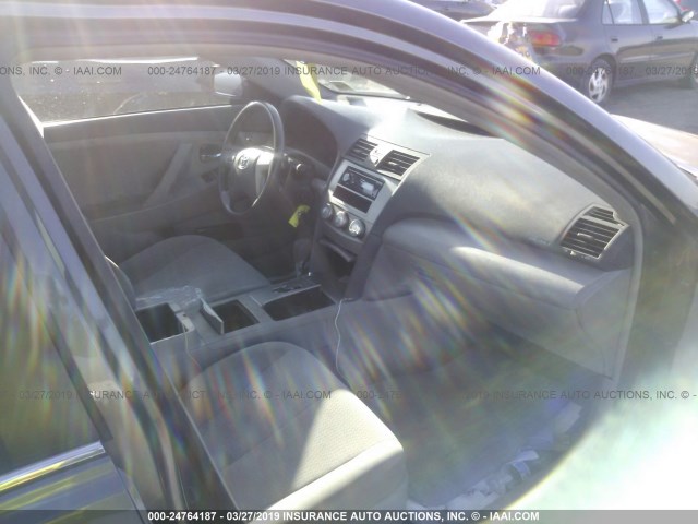 4T4BF3EK6AR018615 - 2010 TOYOTA CAMRY SE/LE/XLE GRAY photo 5