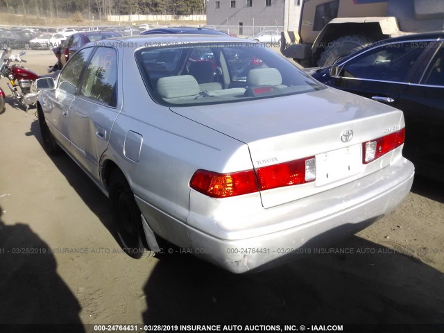 JT2BG28KX10547079 - 2001 TOYOTA CAMRY LE/XLE 银色 照片 3